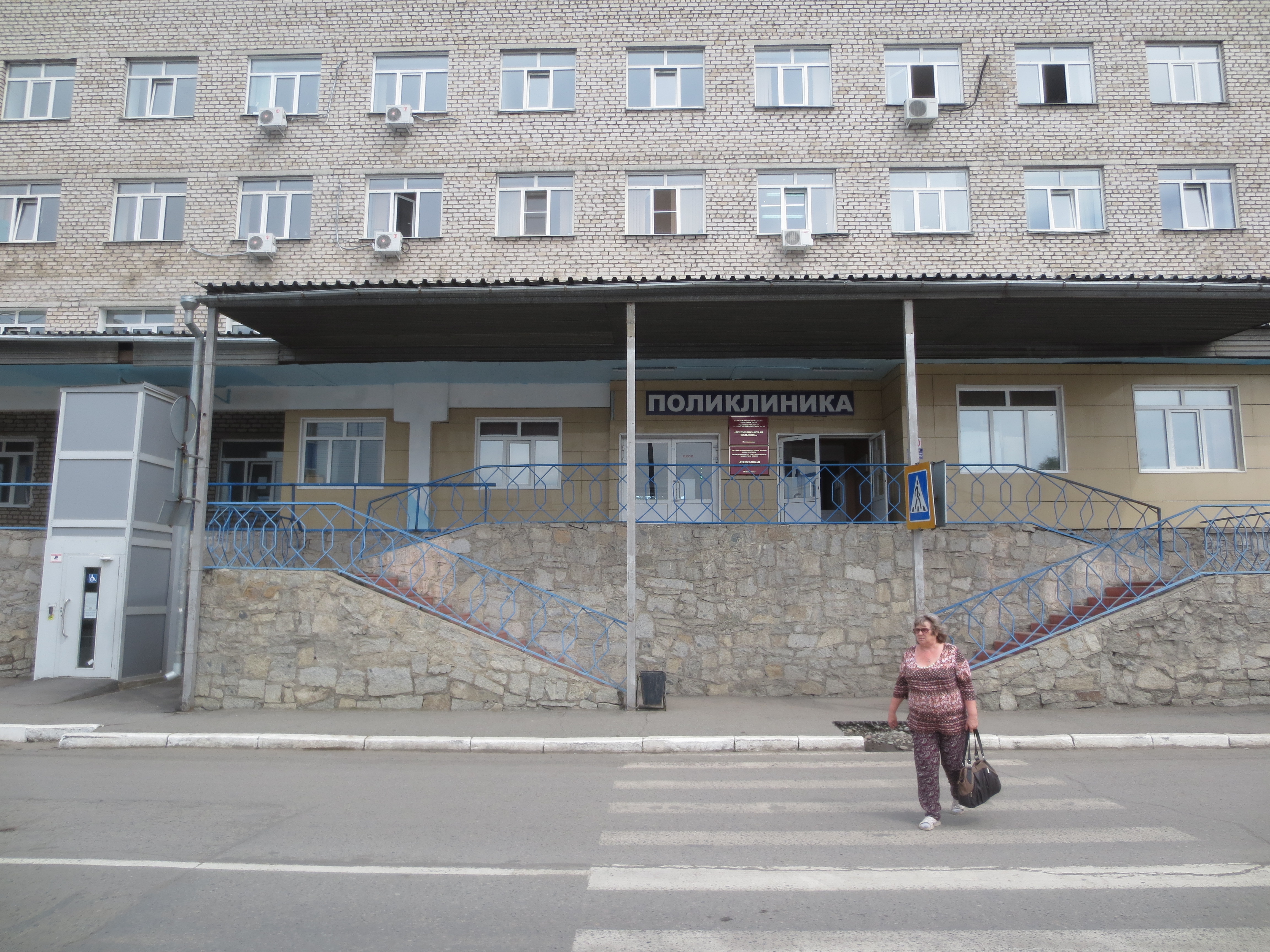 Поликлиника горно алтайск. Республиканская больница Горно-Алтайск. Поликлиника в Горно Алтайске. Поликлиника Горно-Алтайск Чорос-Гуркина. Городская поликлиника Горно Алтайск.